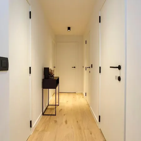 Trendy En Modern Ostendia Apartment